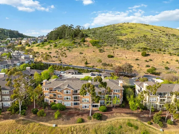 $700,000 | 212 Crescent Court, Brisbane, CA 94005