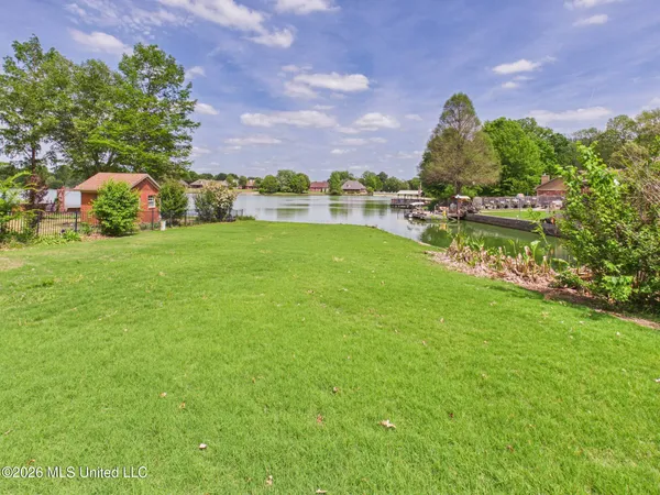 $319,000 | 9290 Lakeside Drive, Olive Branch, MS 38654