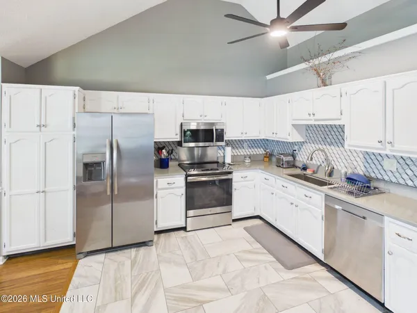 $319,000 | 9290 Lakeside Drive, Olive Branch, MS 38654