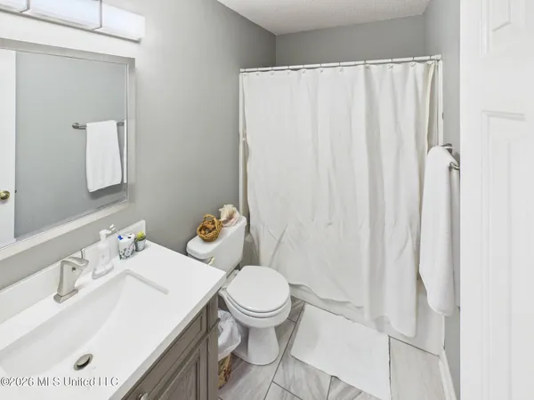 $319,000 | 9290 Lakeside Drive, Olive Branch, MS 38654