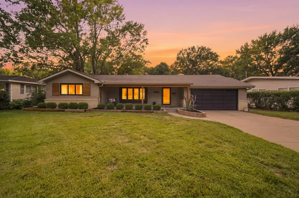$299,900 | 2453 South Luster Avenue, Springfield, MO 65804