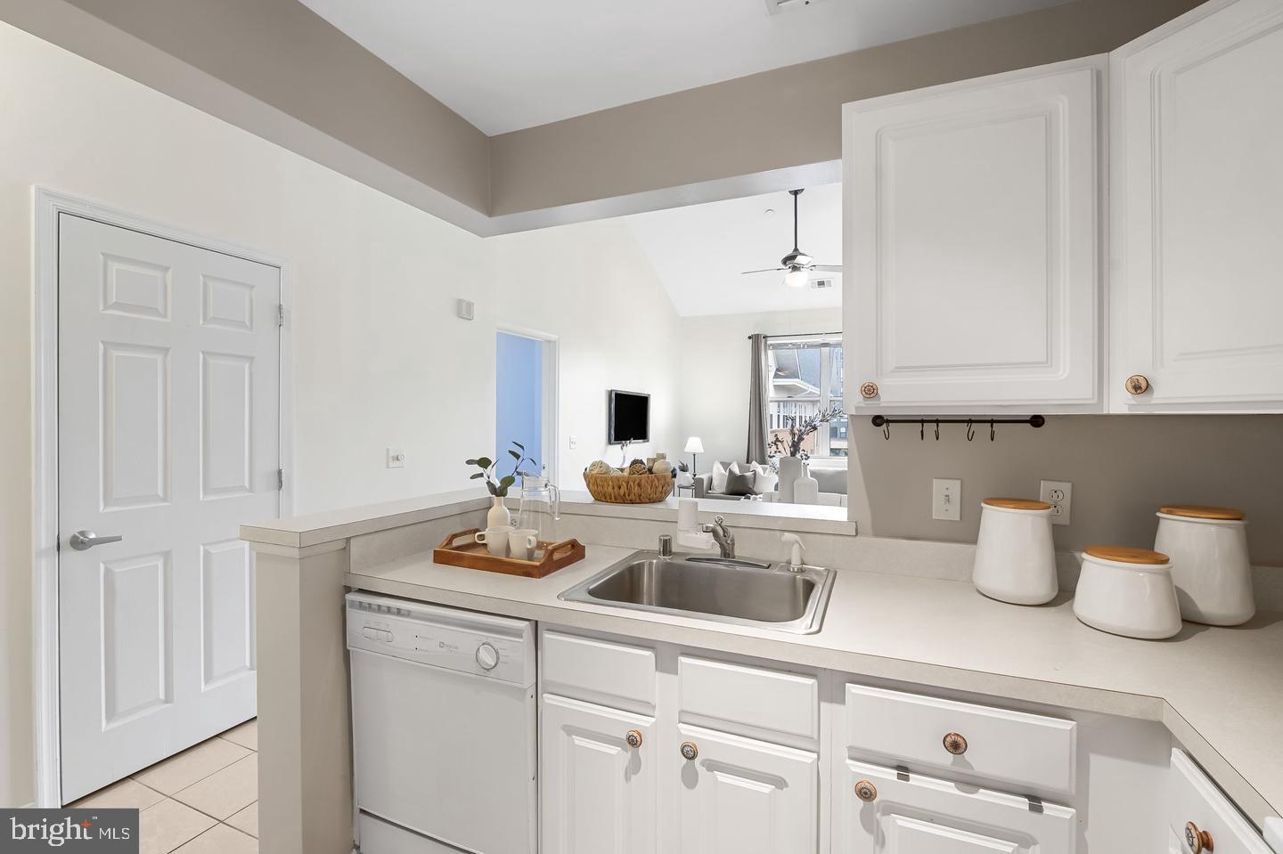 23 Pierside Drive, Unit 413 Baltimore, MD 21230 - Photo 7 of 36 a kitchen with a sink and cabinets