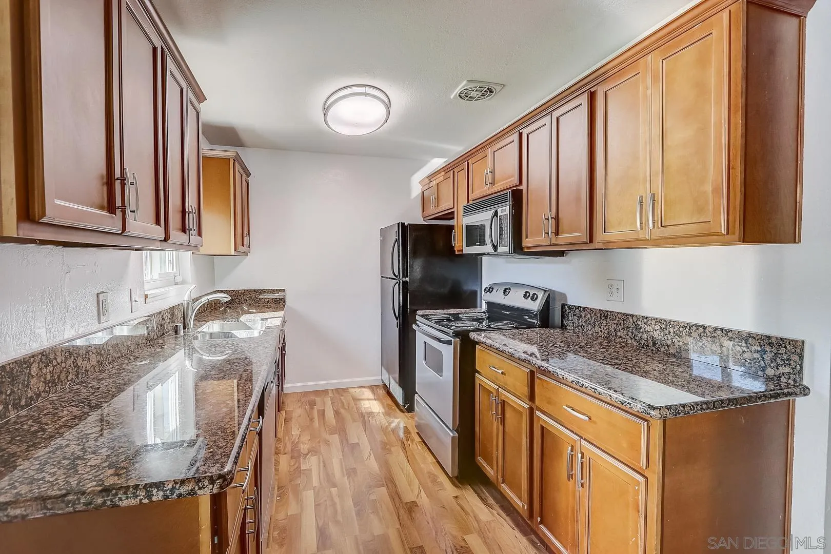 9124 Northcote Road Santee, CA 92071 - Photo 4 of 28 Gallery Image 4