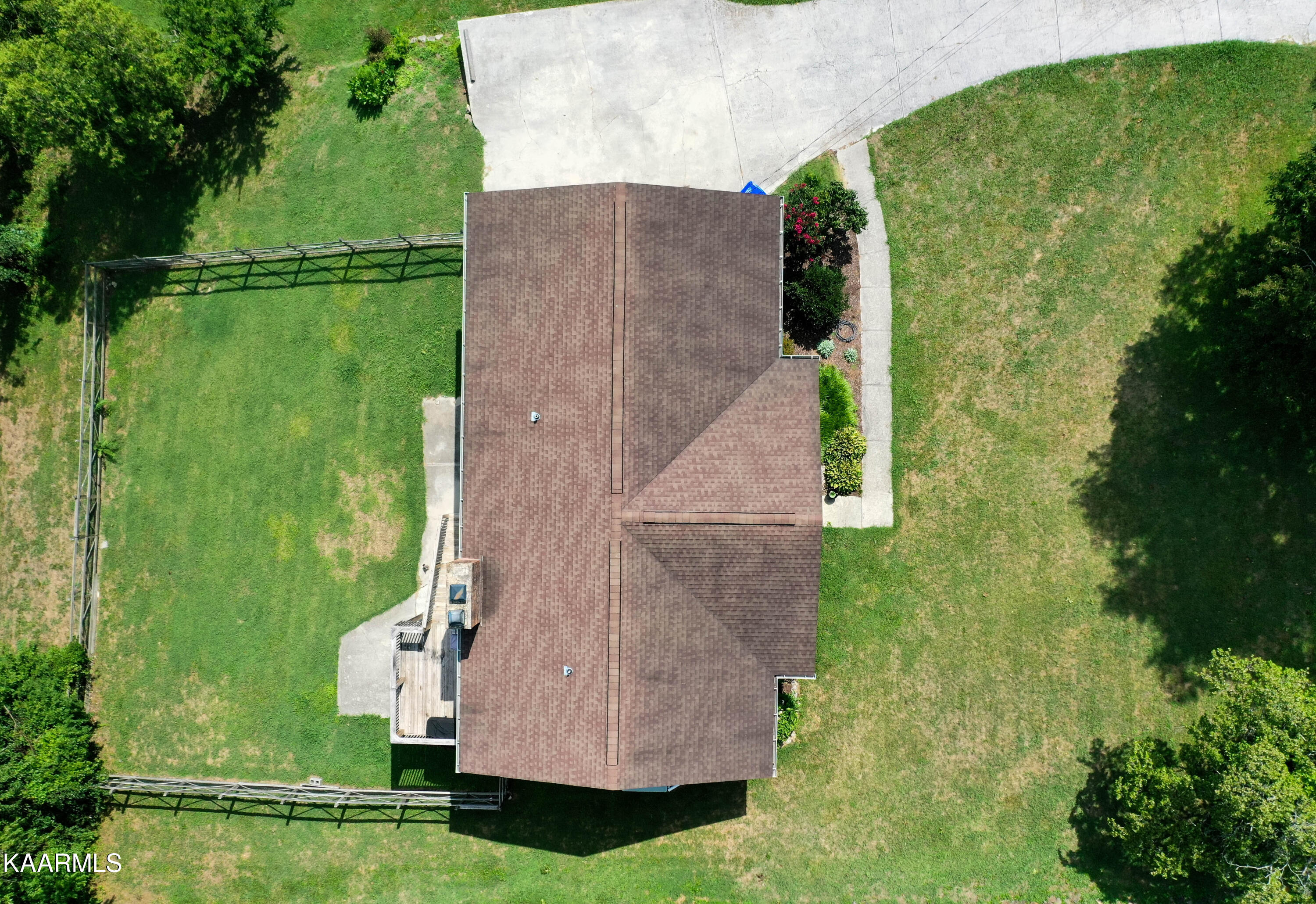 319 Maple Street Clinton, TN 37716 - Photo 3 of 22 DJI_0886