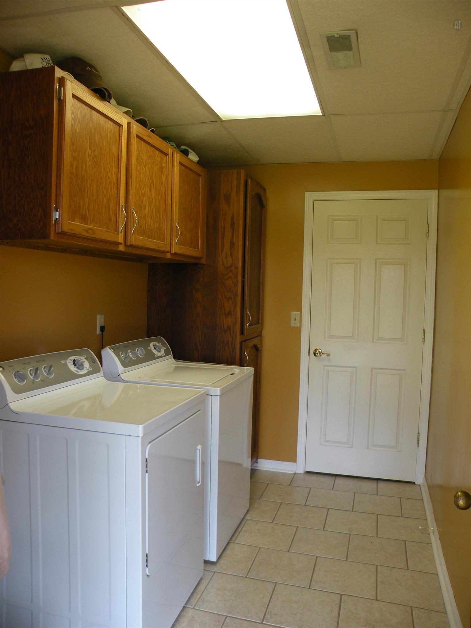 402 Ranch Road Portland, TN 37148 - Photo 23 of 24 a utility room with a sink washer and dryer