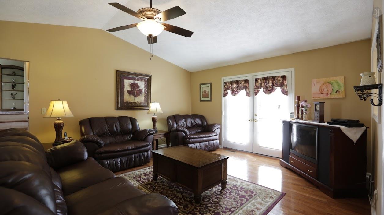 402 Ranch Road Portland, TN 37148 - Photo 9 of 24 a living room with furniture