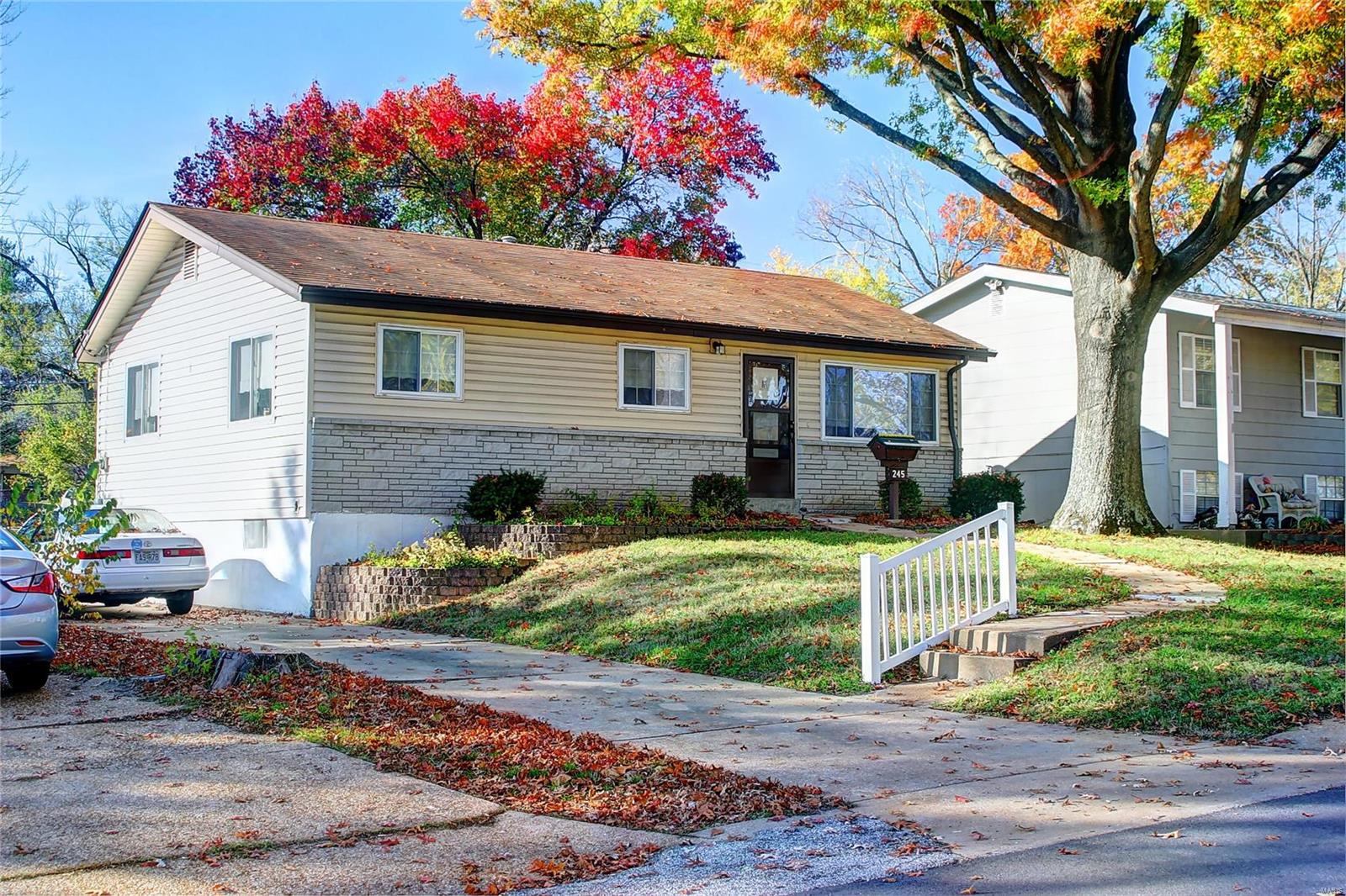 245 Lindy Boulevard Ballwin, MO 63021 - Photo 2 of 34