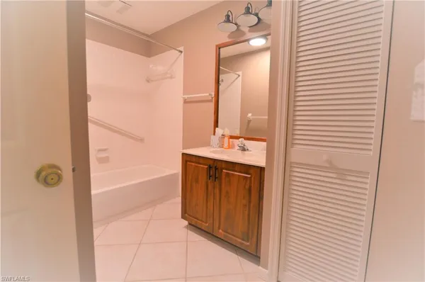 $3,995 | 214 Palmetto Dunes Circle, Naples, FL 34113