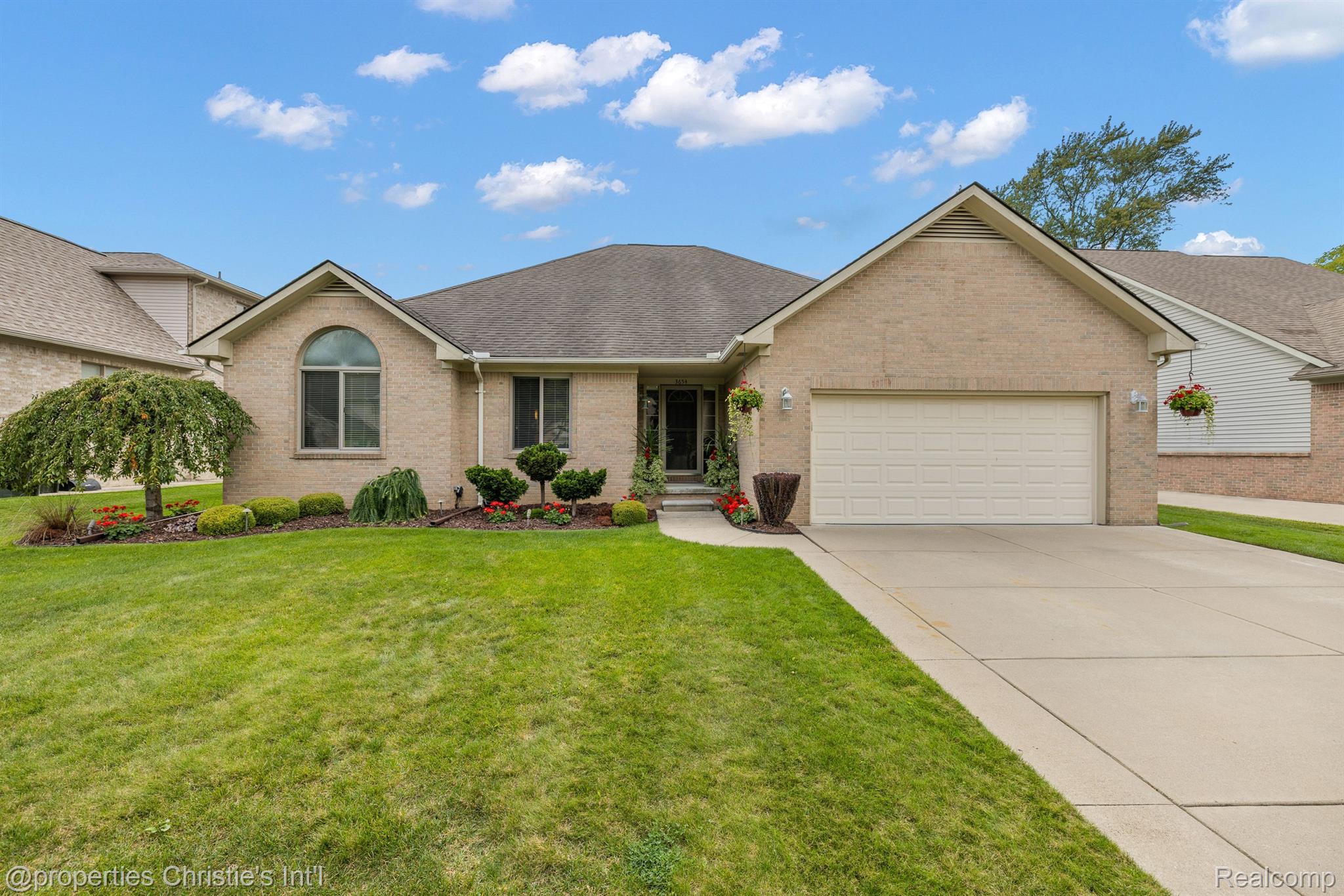 3654 McComb Drive Rochester, MI 48307 - Photo 2 of 49 Gallery Image 2