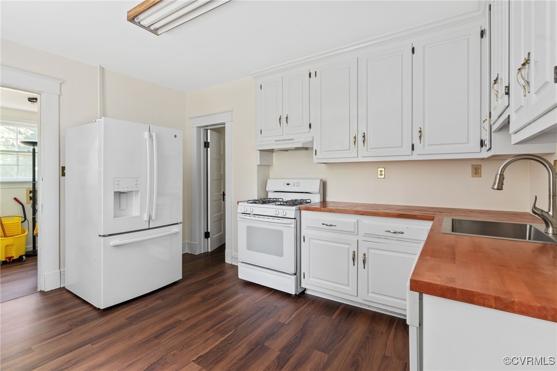 2707 Sherbourne Road Richmond, VA 23237 - Photo 18 of 50 Kitchen featuring white appliances, countertops, a