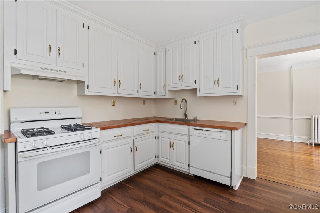 2707 Sherbourne Road Richmond, VA 23237 - Photo 20 of 50 Kitchen featuring white appliances, a sink, under