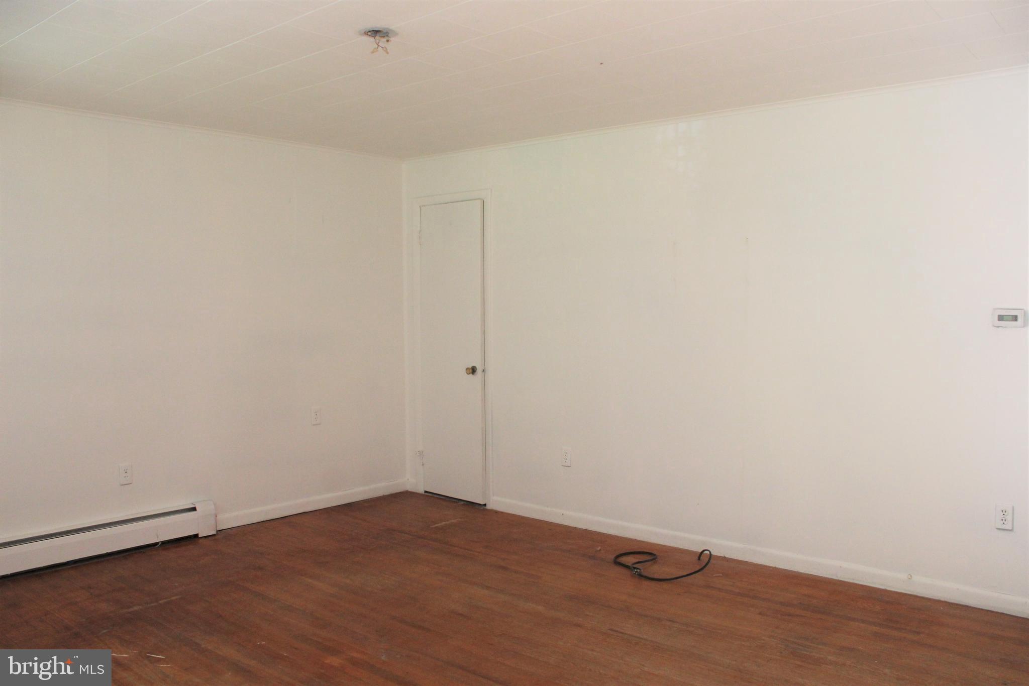 687 South Mount Pleasant Road Lebanon, PA 17042 - Photo 4 of 17 Living room
