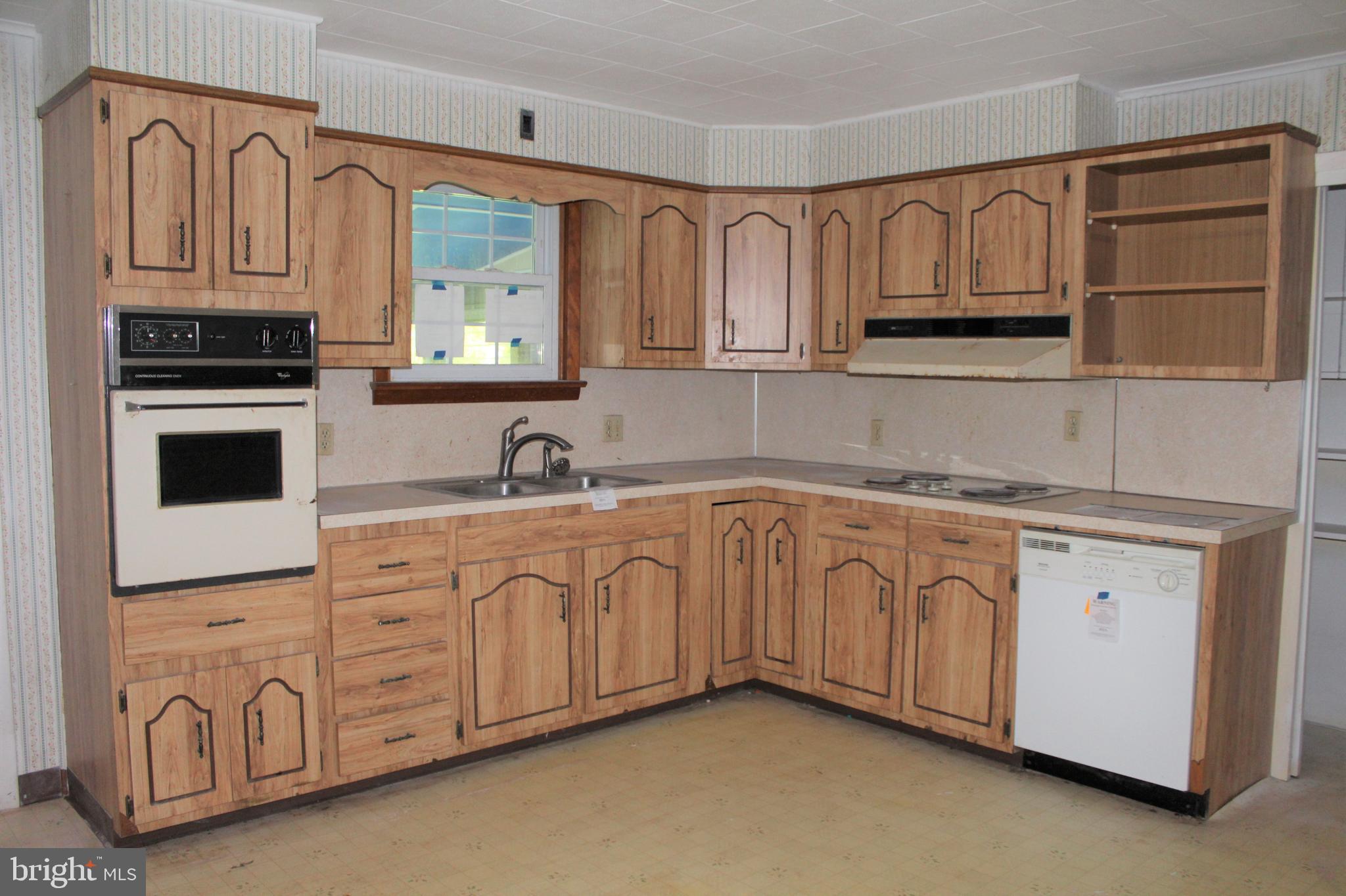 687 South Mount Pleasant Road Lebanon, PA 17042 - Photo 5 of 17 Kitchen