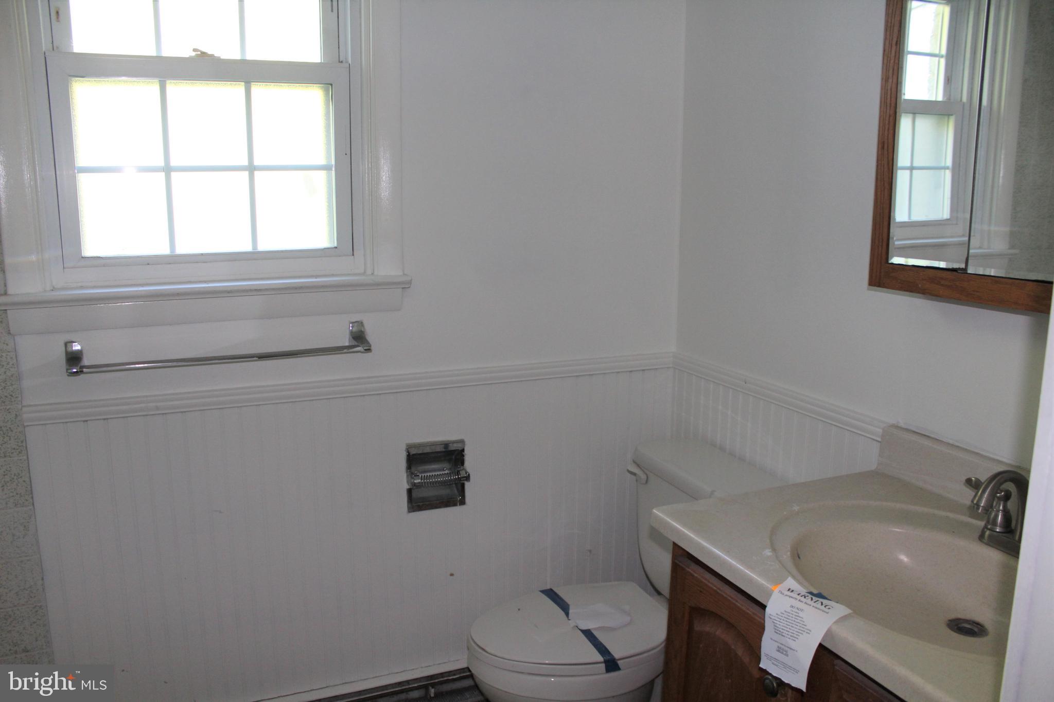 687 South Mount Pleasant Road Lebanon, PA 17042 - Photo 7 of 17 Bath