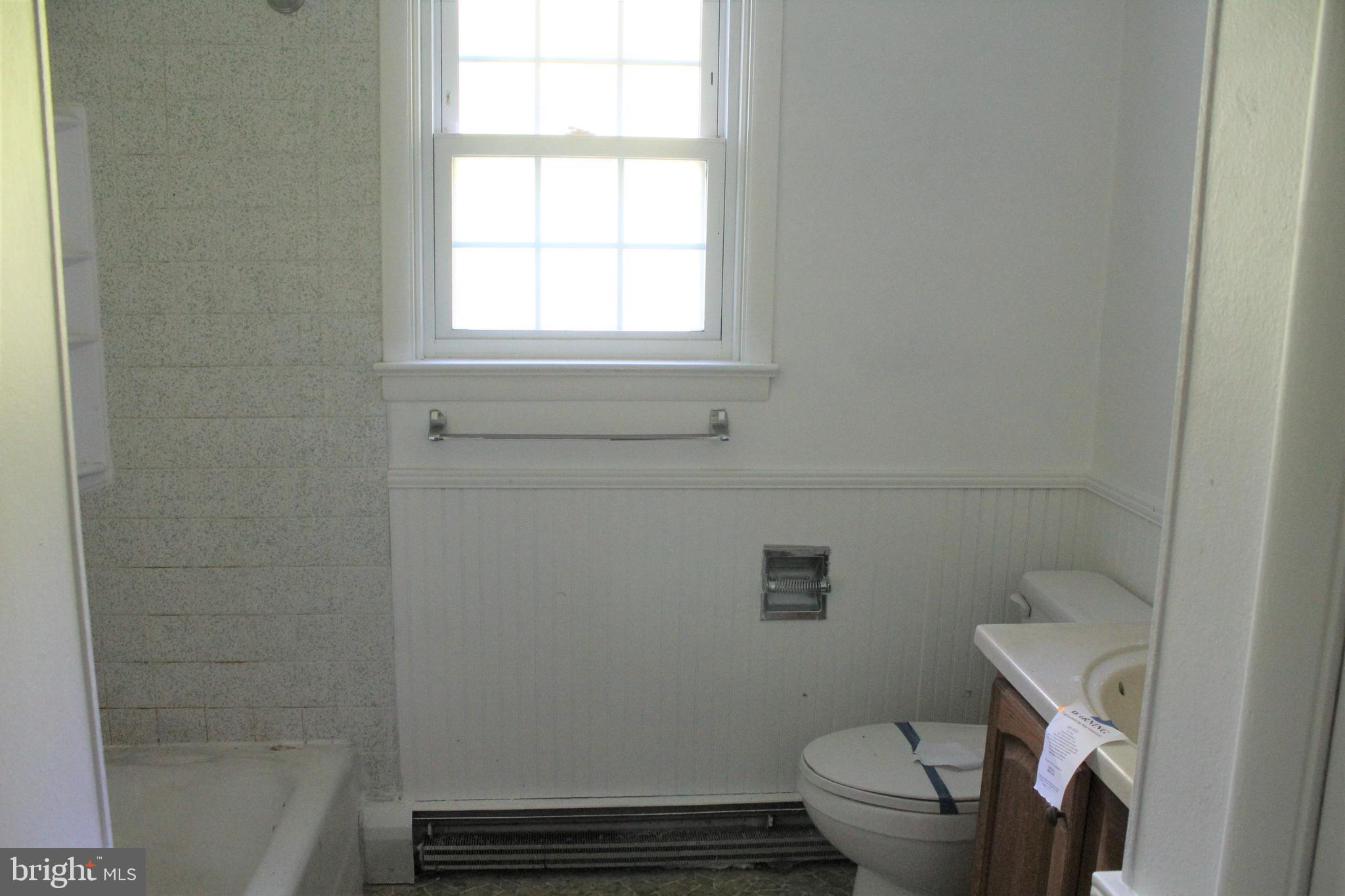 687 South Mount Pleasant Road Lebanon, PA 17042 - Photo 8 of 17 Bath