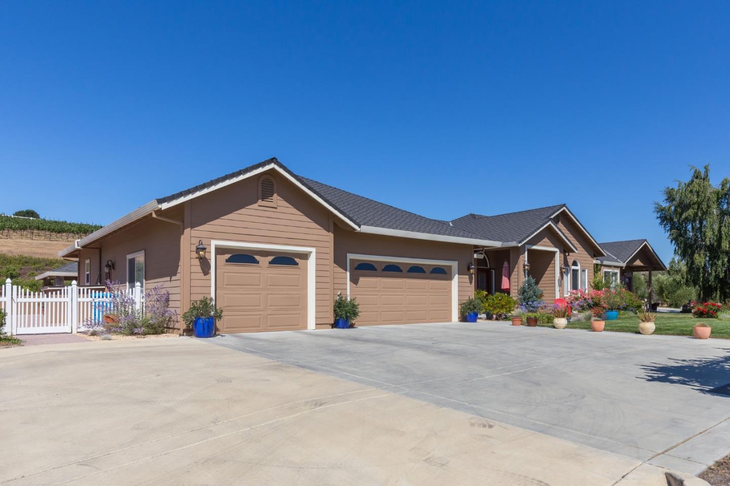 741 Riverside Road Hollister, CA 95023 - Photo 3 of 38 Gallery Image 3
