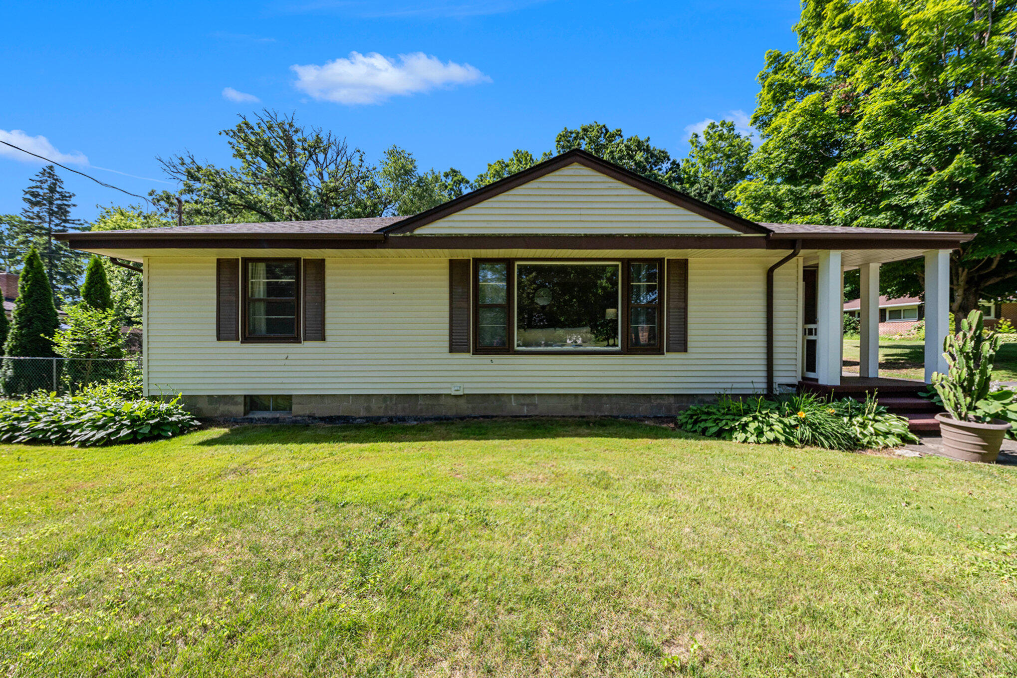 3923 Grand Prairie Road Kalamazoo, MI 49006 - Photo 3 of 20 002_file_223