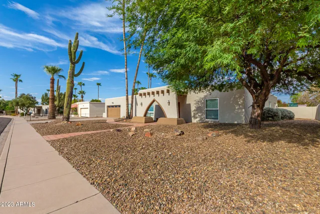 a view of outdoor space yard and basketball court