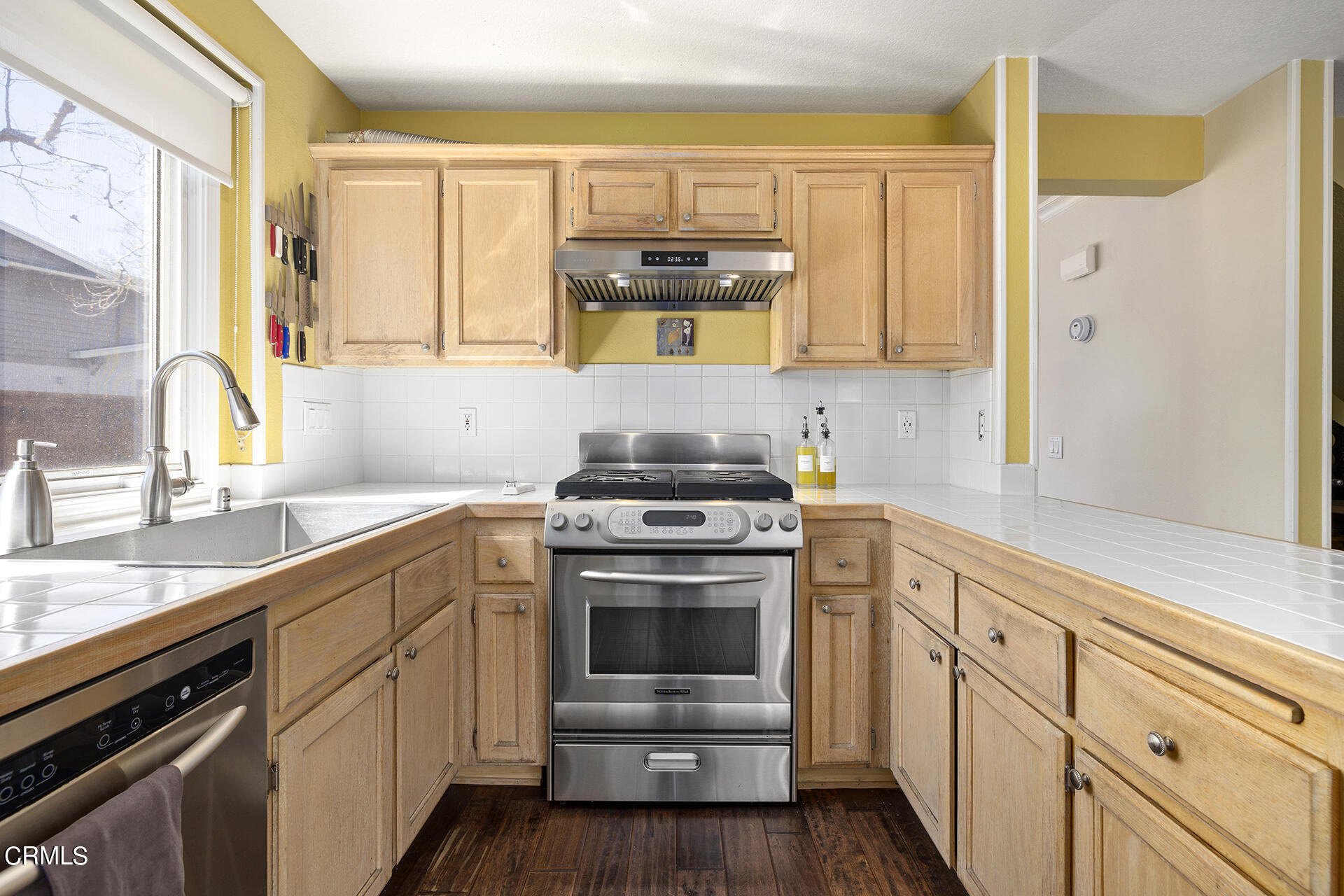 1094 Rocton Drive Pasadena, CA 91107 - Photo 10 of 25 a kitchen with cabinets a sink and appliances