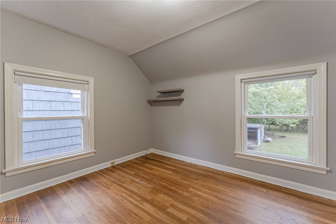 2227 Barrington Road Cleveland, OH 44118 - Photo 17 of 25 Gallery Image 17