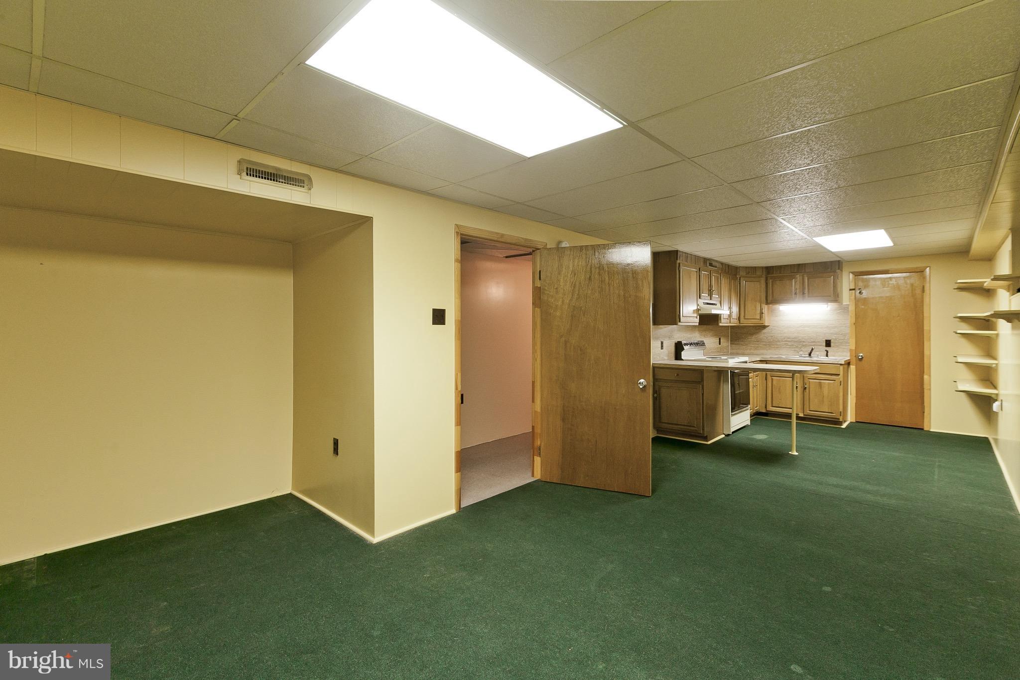 16936 Shinham Road Hagerstown, MD 21740 - Photo 26 of 30 family room!
