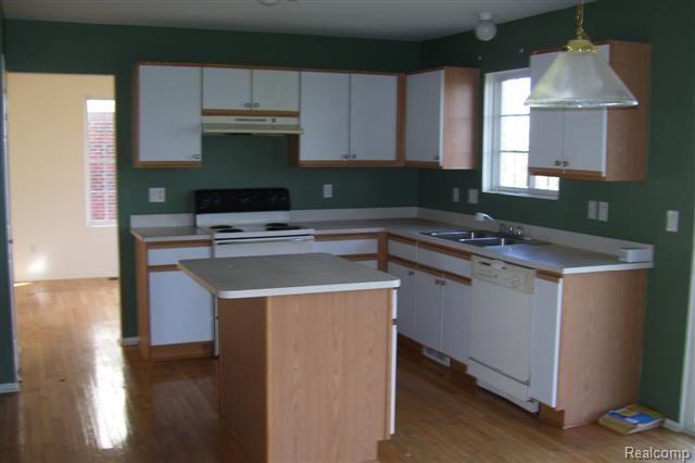 31324 Cedar Ridge Lane Madison Heights, MI 48071 - Photo 2 of 3 KIT