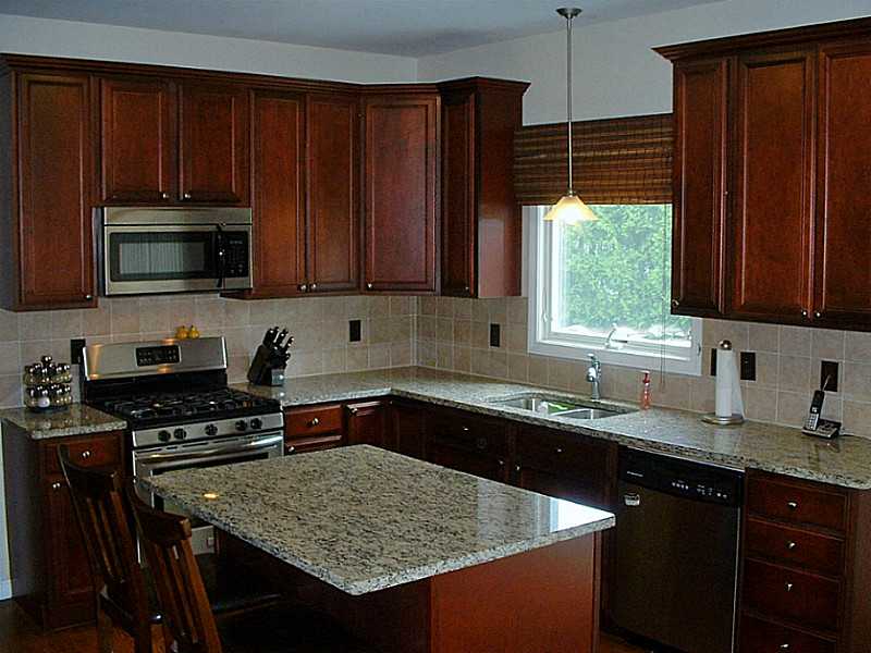 40 Patrick Way Warwick, RI 02886 - Photo 5 of 14 Kitchen.