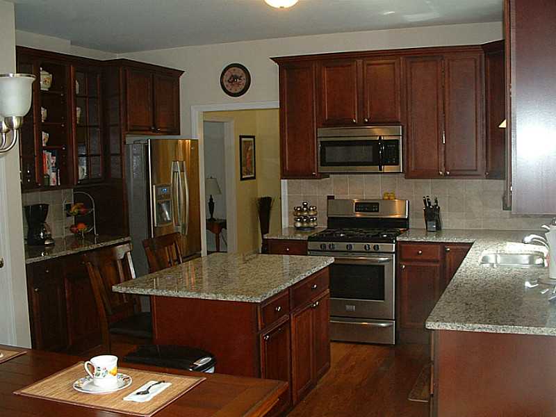 40 Patrick Way Warwick, RI 02886 - Photo 7 of 14 Kitchen.