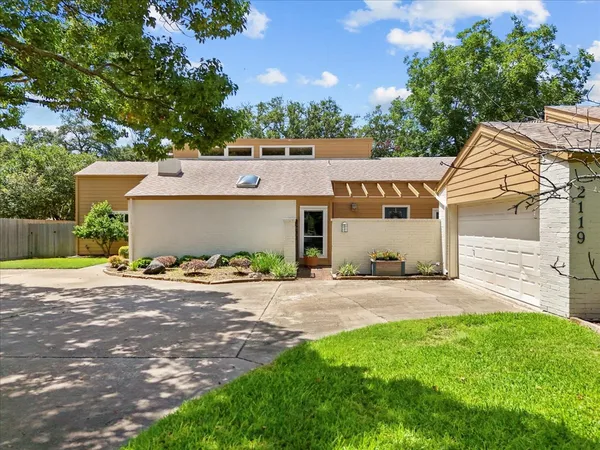 $375,000 | 2119 Willow Dell Drive, Seabrook, TX 77586