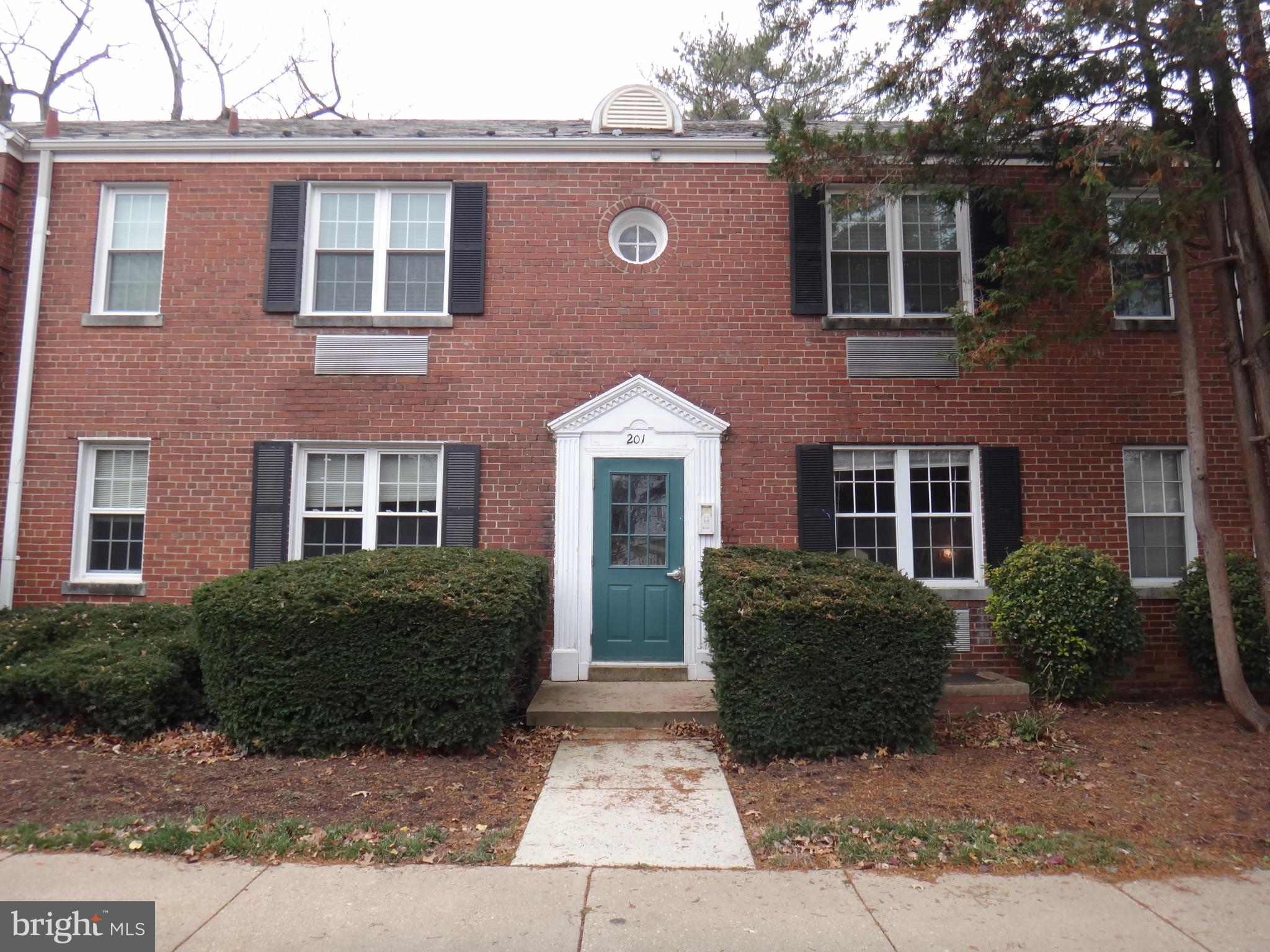 201 East Glebe Road, Unit C Alexandria, VA 22305 - Photo 2 of 11
