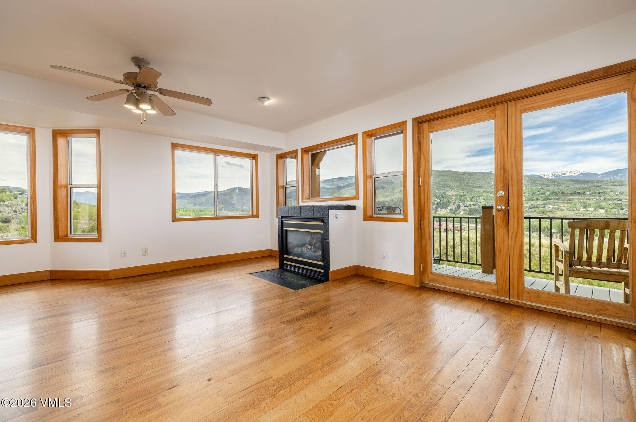 274 Beard Creek Road, Unit H4 Edwards, CO 81632 - Photo 3 of 41 2605_morningstar_th_4H_interior_living_a