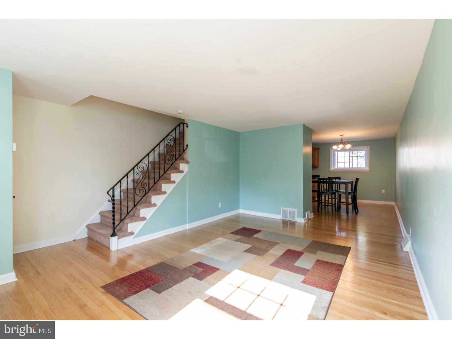 793 Bennington Road Folcroft, PA 19032 - Photo 3 of 25 Living Room