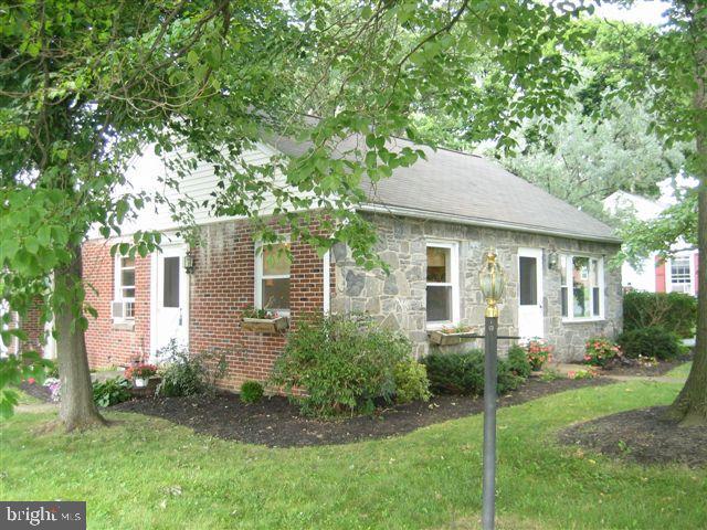 1701 Buttercup Road Lancaster, PA 17602 - Photo 1 of 16 Gallery Image 1