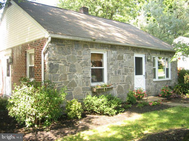 1701 Buttercup Road Lancaster, PA 17602 - Photo 3 of 16 Gallery Image 3