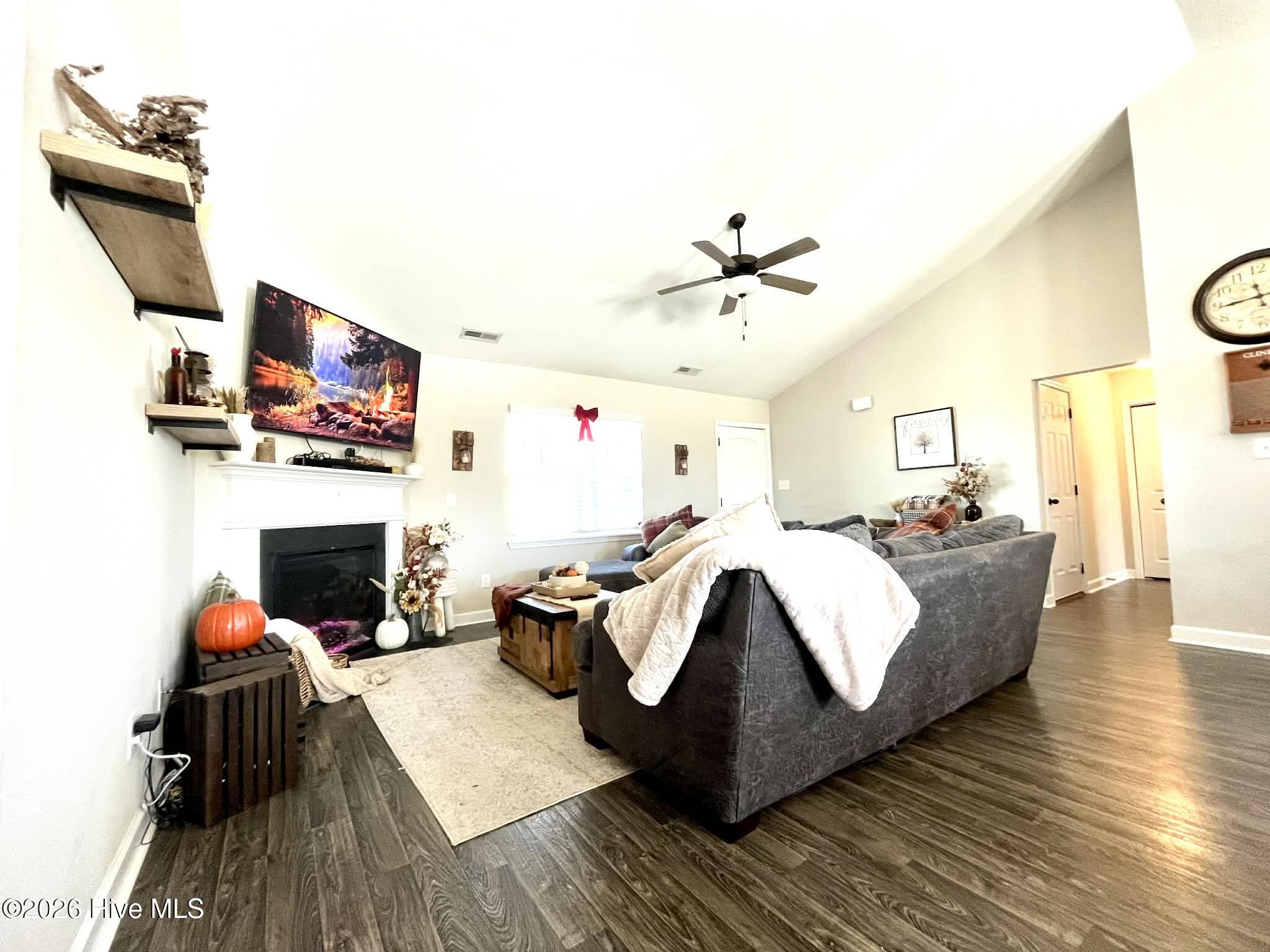 216 Trophy Ridge Drive Richlands, NC 28574 - Photo 3 of 14 5a8f28ca-0194-4e32-8b58-5818d3b6e40b