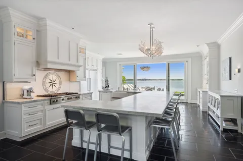 $21,950,000 | 51 Mashomuck Drive, Sag Harbor, NY 11963