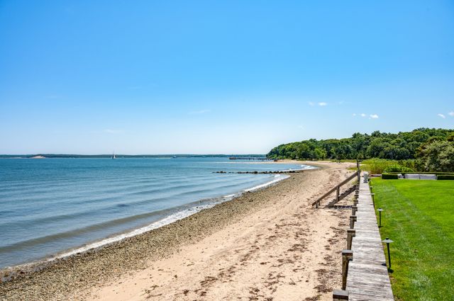 $21,950,000 | 51 Mashomuck Drive, Sag Harbor, NY 11963