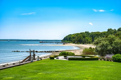 $21,950,000 | 51 Mashomuck Drive, Sag Harbor, NY 11963