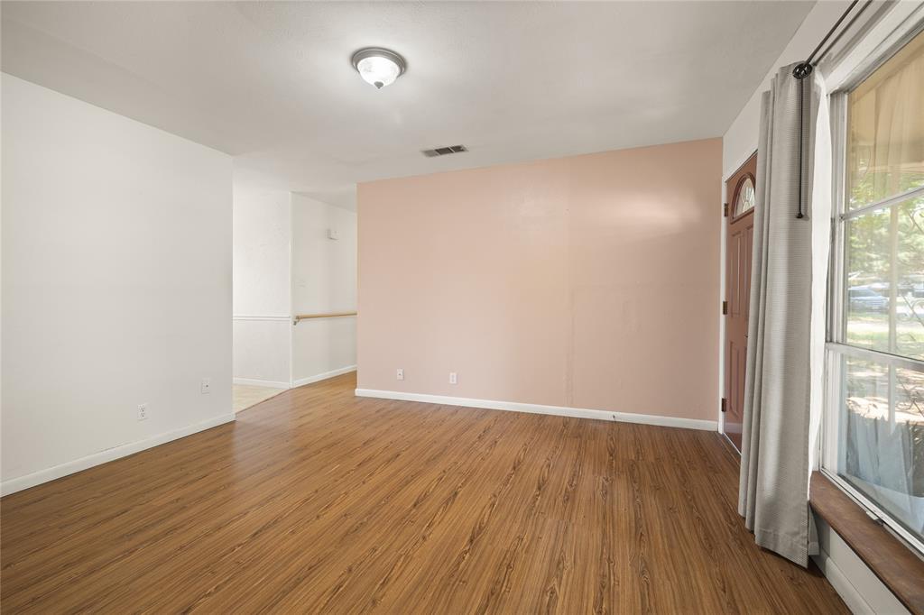 1332 Harrison Lane Hurst, TX 76053 - Photo 10 of 33