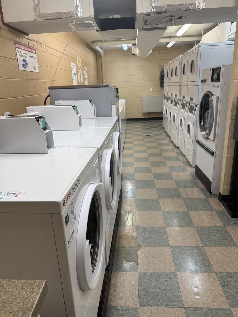 3001 South Michigan Avenue, Unit 2104 Chicago, IL 60616 - Photo 15 of 15 a utility room with dryer and washer