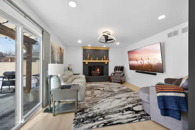 $925,000 | 221 Olesen Drive, Naperville, IL 60540