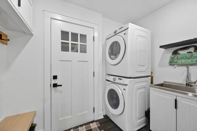 $925,000 | 221 Olesen Drive, Naperville, IL 60540