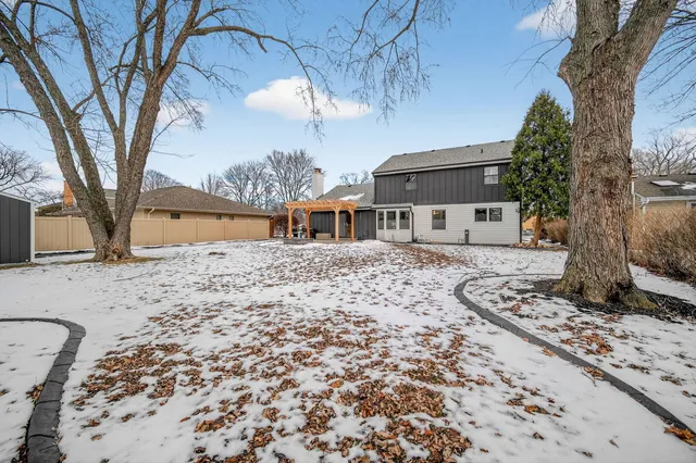$925,000 | 221 Olesen Drive, Naperville, IL 60540