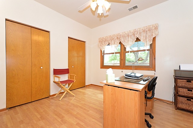 1710 Chestnut Hill Road Plainfield, IL 60586 - Photo 12 of 25 a workspace with furniture and window