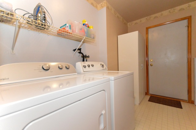 1710 Chestnut Hill Road Plainfield, IL 60586 - Photo 14 of 25 a utility room with dryer and washer