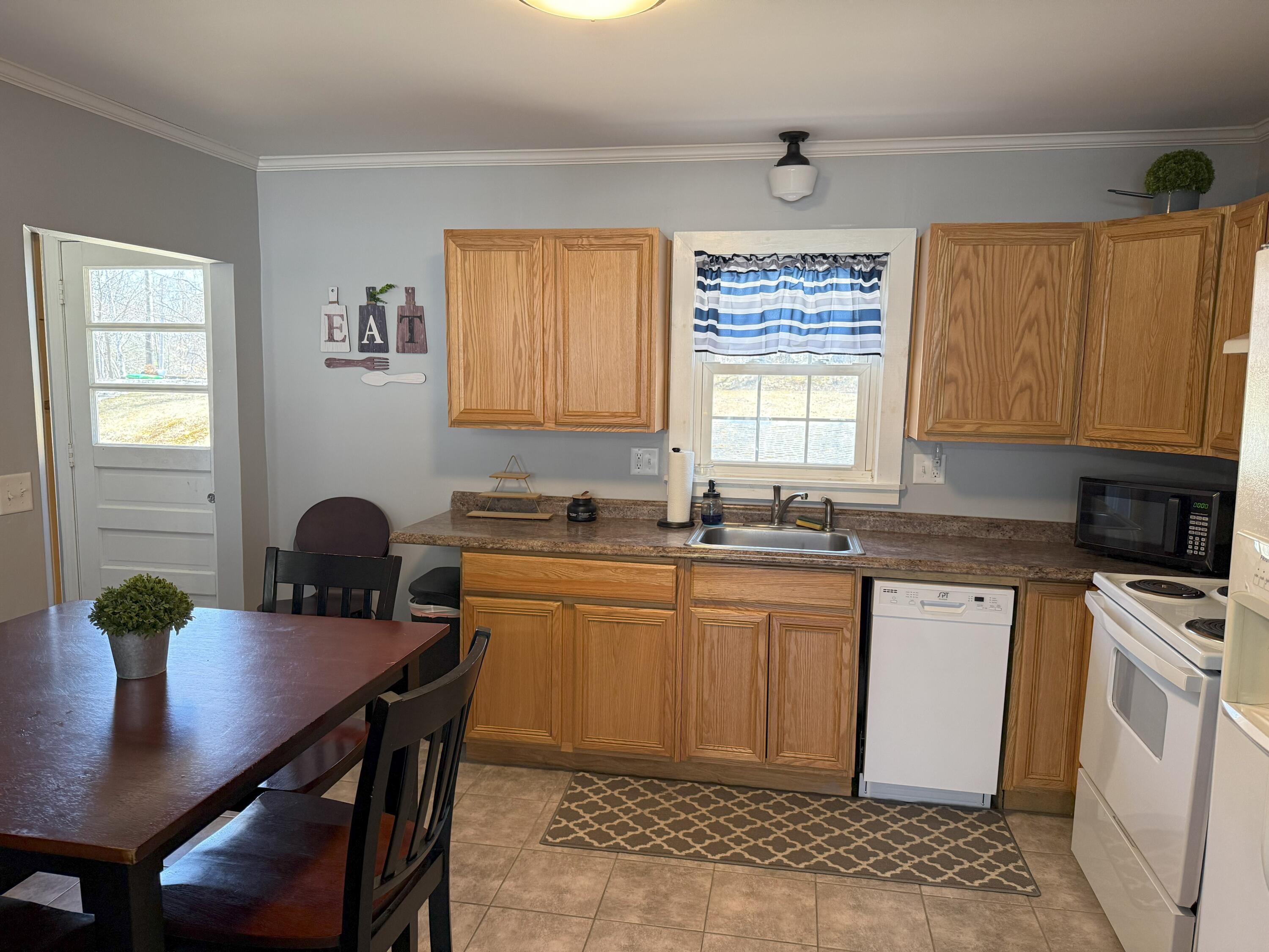 47 New Jersey Street Millinocket, ME 04462 - Photo 5 of 30 5