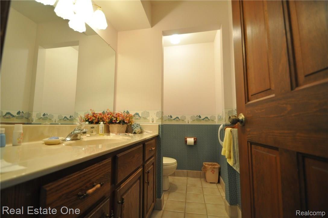 1803 Quincy Drive Rochester, MI 48306 - Photo 12 of 27 11.JPG