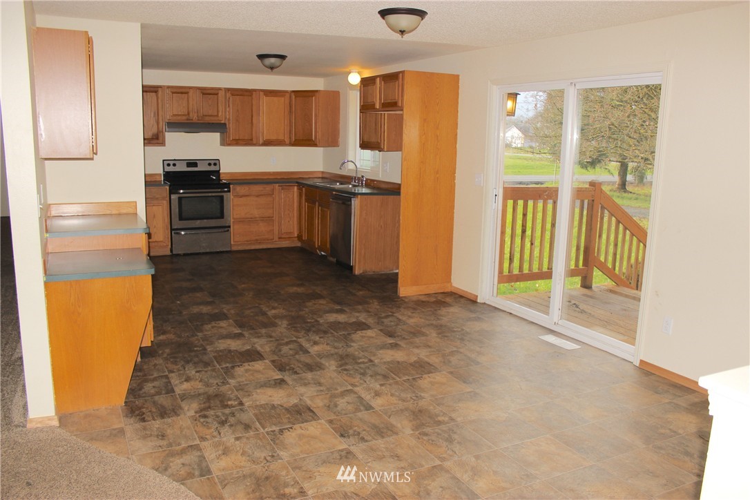 18240 Applegate Street Southwest Rochester, WA 98579 - Photo 12 of 20