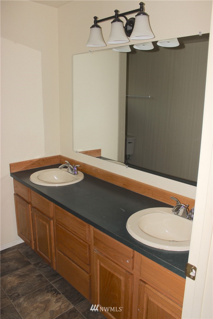 18240 Applegate Street Southwest Rochester, WA 98579 - Photo 14 of 20