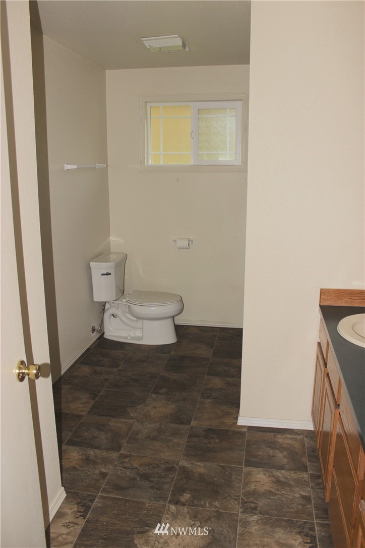 18240 Applegate Street Southwest Rochester, WA 98579 - Photo 15 of 20